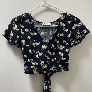 Hollister Tie-back V-neck Floral Print Flowy Crop Top